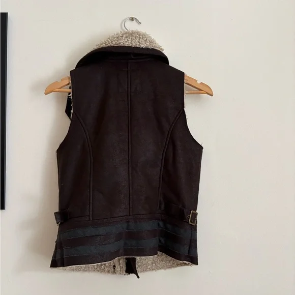 Y2K Esprit shearling vest 🤎 ( size 6 - small) - Picture 4 of 7